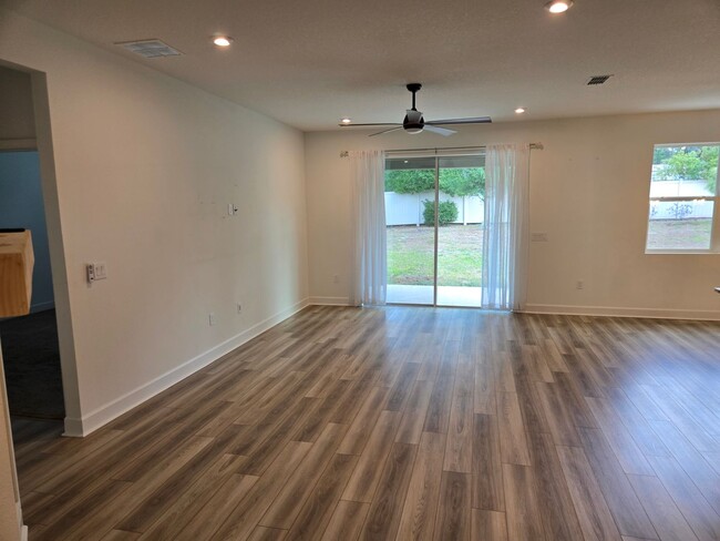 Foto del edificio - Welcome to your ideal home in DeLand!