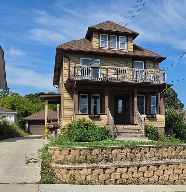 Building Photo - 27 S Rural St