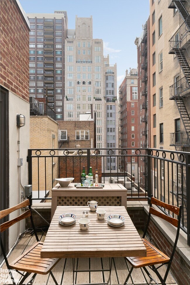 Foto del edificio - 16 E 80th St