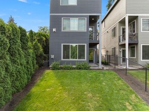 Building Photo - 12586 SE 27th Ave