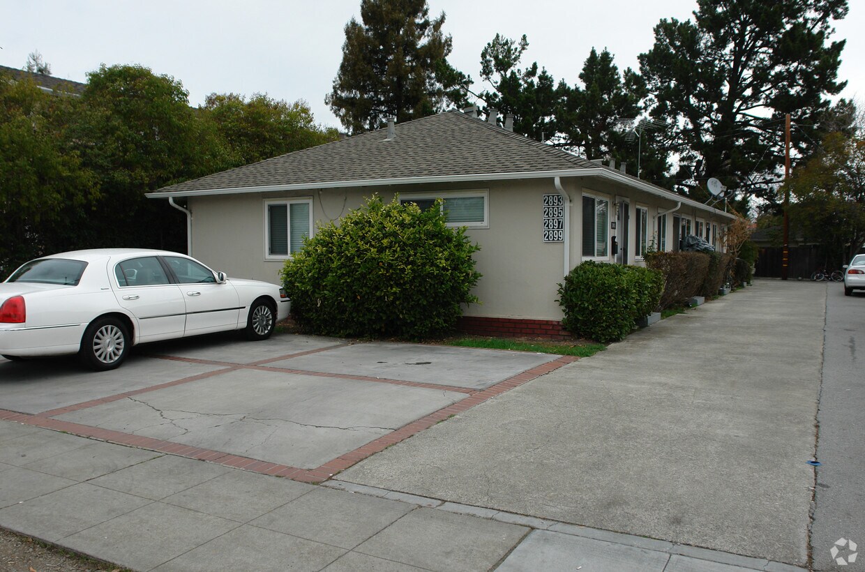 Foto principal - 2893-2899 Alma St