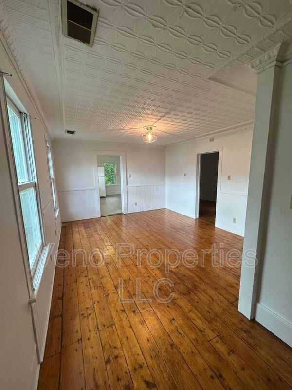 Building Photo - 27 Lilac Ln