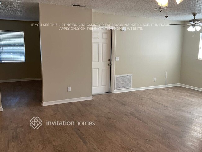 Building Photo - 409 S Hawthorn Cir