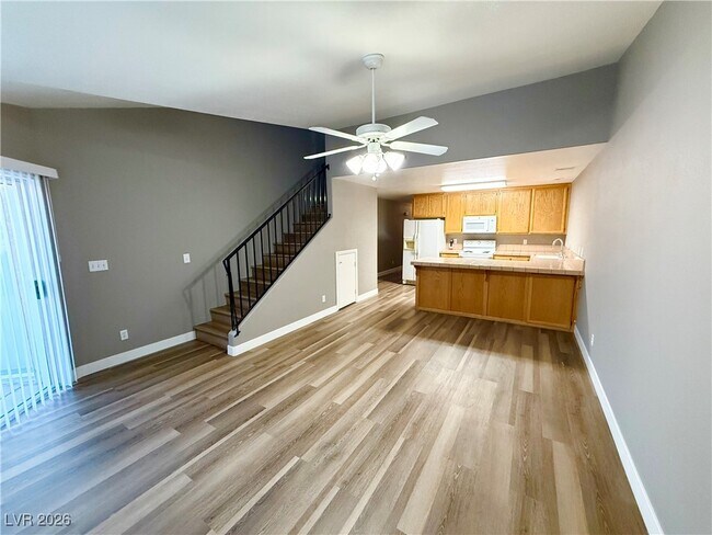 Foto del edificio - 452 Comstock Ave