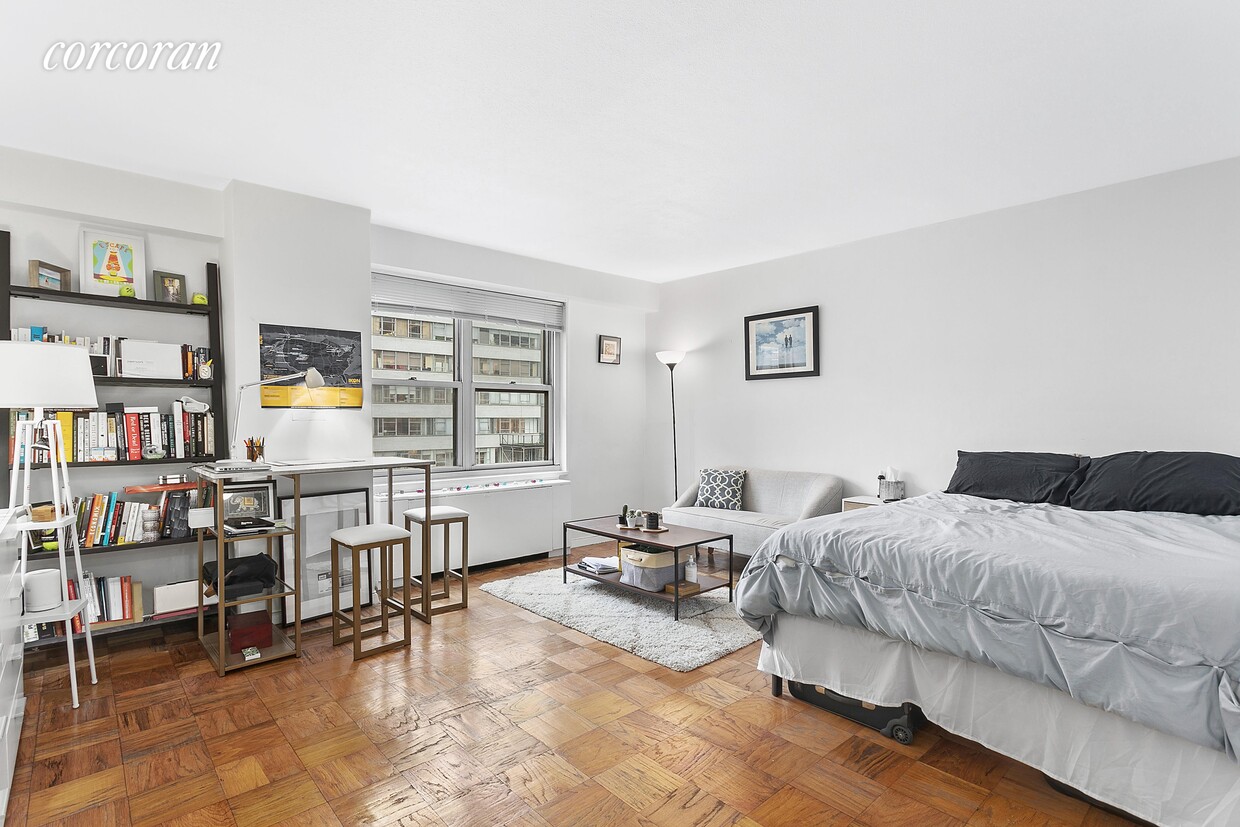Primary Photo - 220 E 60th St