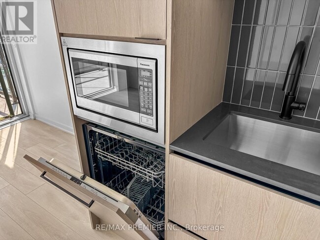 Building Photo - 1285 Dupont St