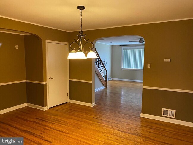 Building Photo - 8119 Farnsworth St