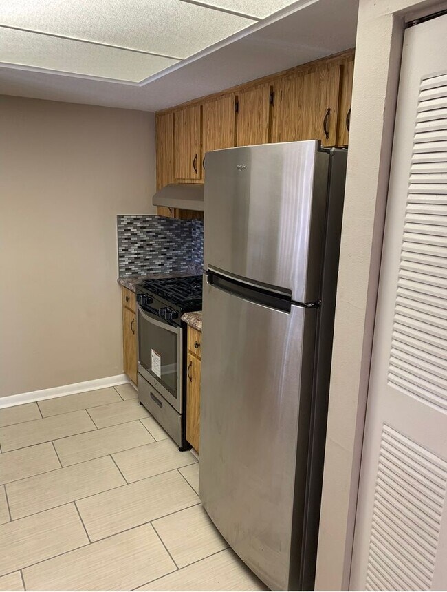 Foto del edificio - Upgraded 1 Bedroom Top Floor Unit in Winte...