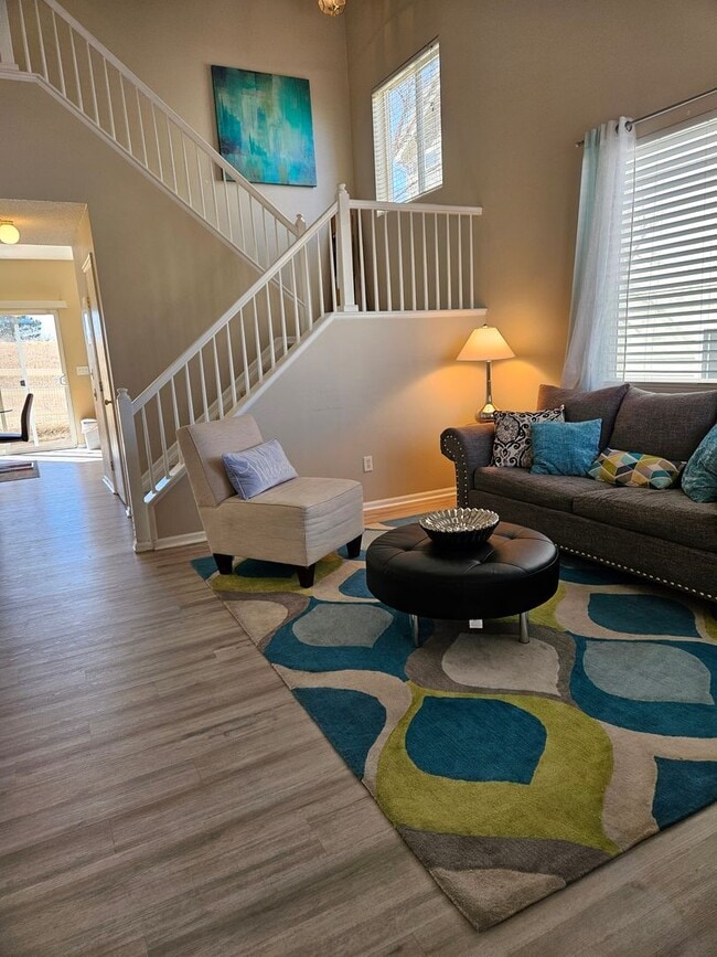 Building Photo - Charming House - Backs To Open Space - Ava...