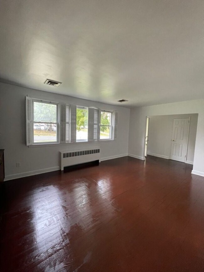 Building Photo - SINGLE FAMILY HOME IN SILVER SPRING