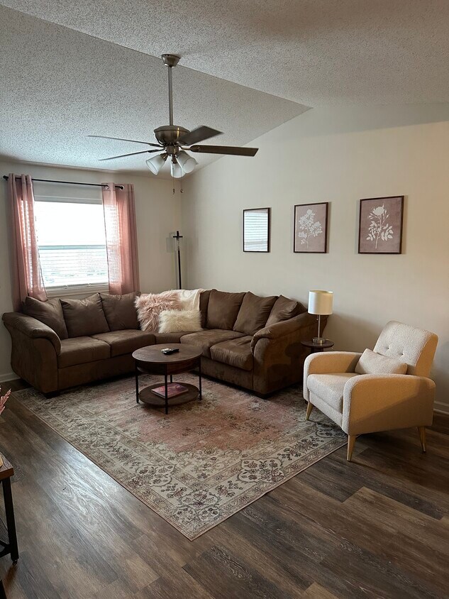 Foto principal - 115 Mesa Dr