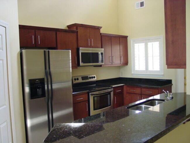 Building Photo - 124 Becket Ln