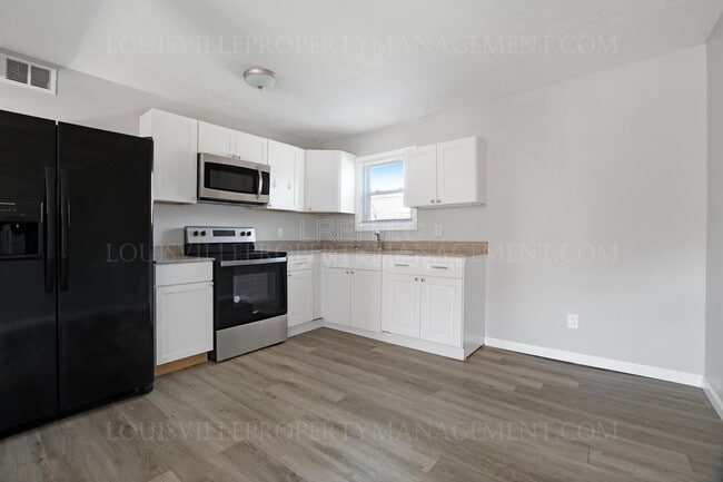 Building Photo - 419 Wood Creek Dr