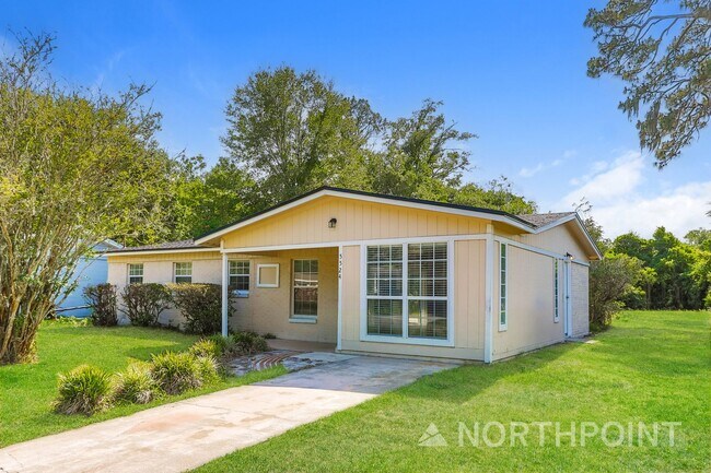 Foto del edificio - 3 BR/1.5BA | Newly Renovated Single Family Home |  Huge backyard|In Jacksonville!