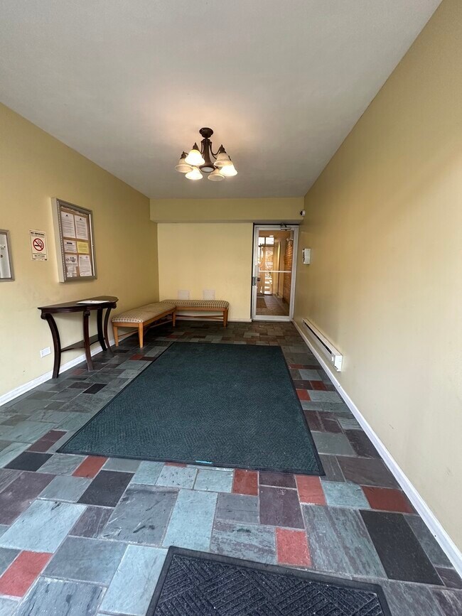 Foto del edificio - 5953 N Kenmore Ave