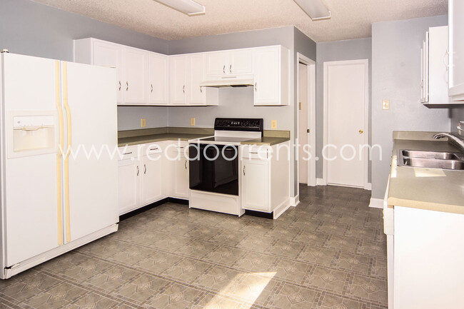 Foto del edificio - Franklin Township, 3 Bed, 2.5 Bath, Two St...