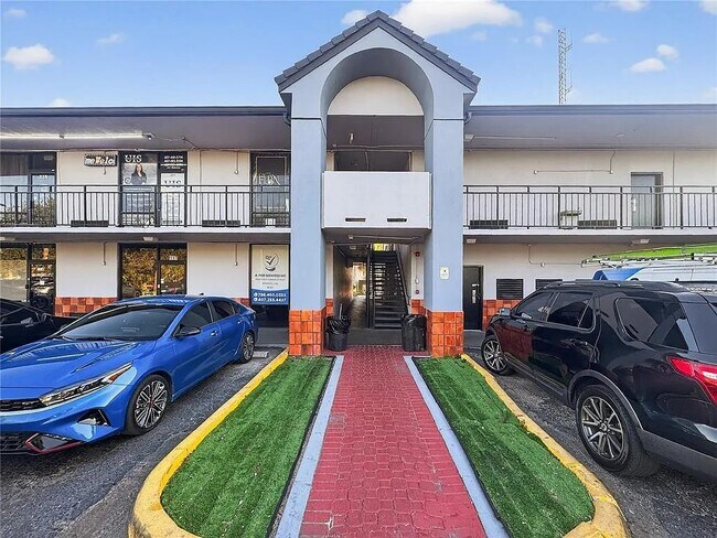 Foto del edificio - 8421 S Orange Blossom Trl