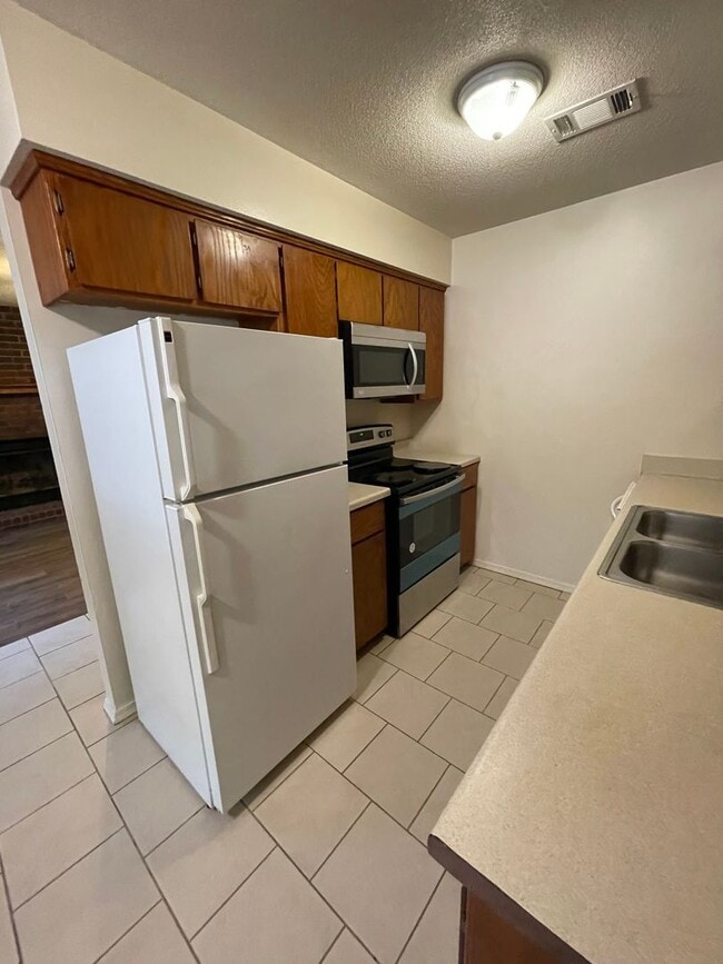 Building Photo - 1911 S Z St