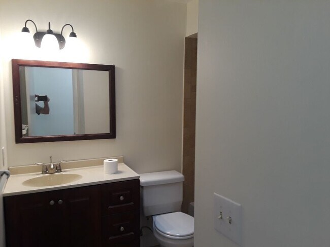 Foto del edificio - 1306 Oakwood Ln