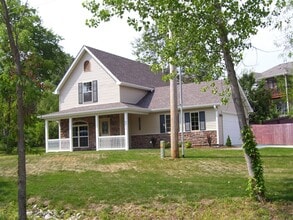 Building Photo - 4705 W Gillespie Bridge Rd