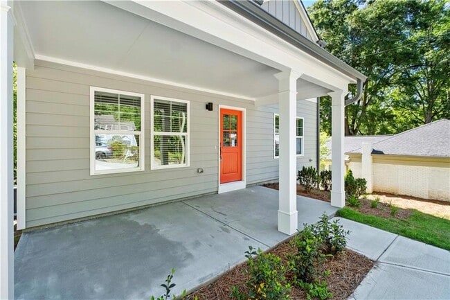 Photo - 1139 Lookout Ave NW House