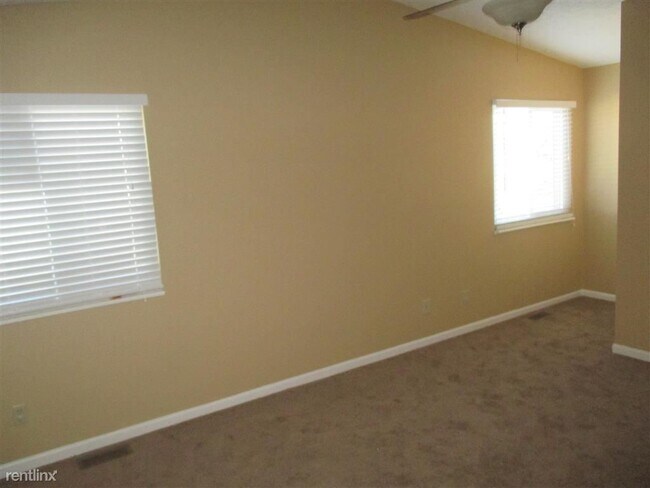 Building Photo - 4 br, 2.5 bath House - 602 Woods Crossing Dr