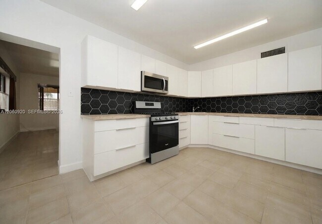 Foto del edificio - 8636 NW 35th Pl