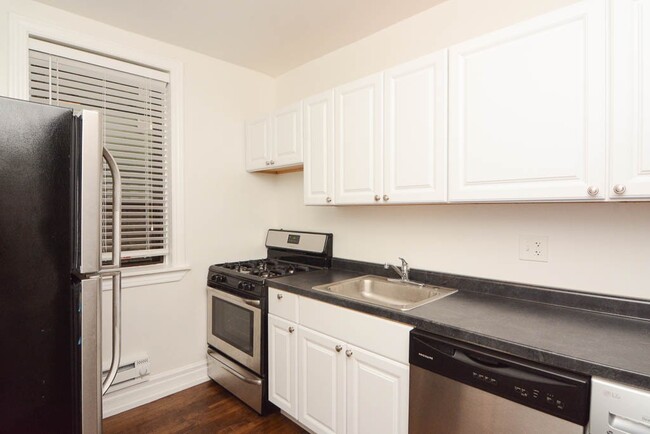 Building Photo - 2131 W Giddings St