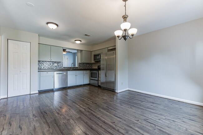 Building Photo - 127 Pembroke Ct