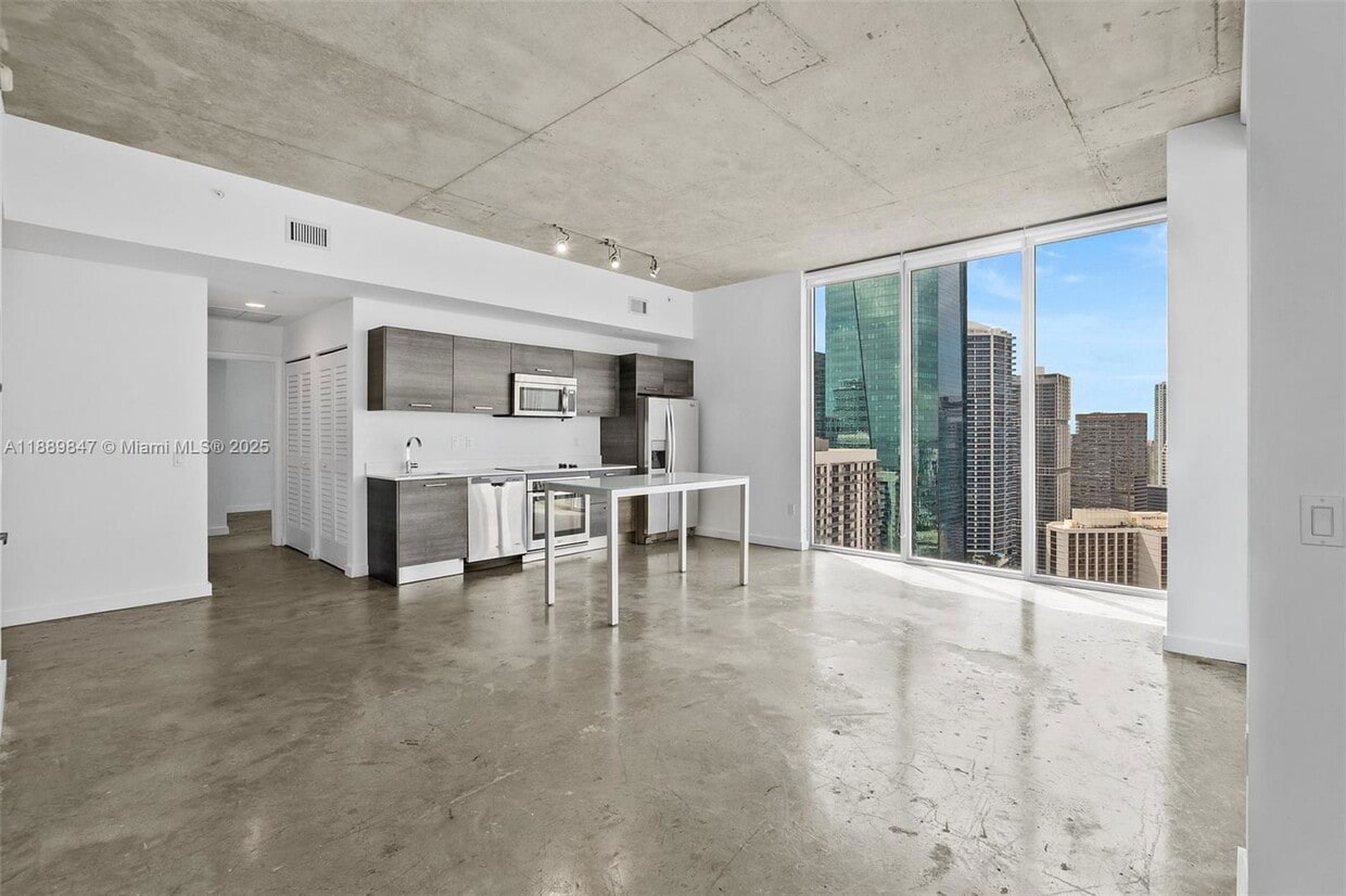Foto principal - 151 SE 1st St