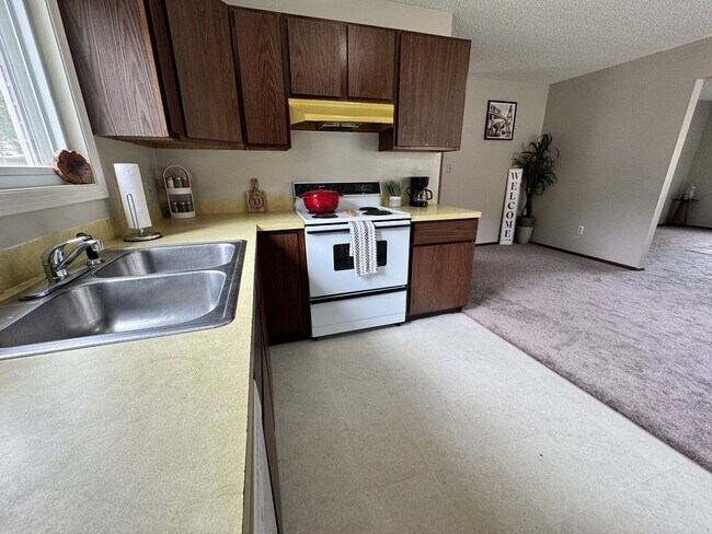 Foto del edificio - 3 bed, 1.5 bath duplex for rent in Cedar Falls