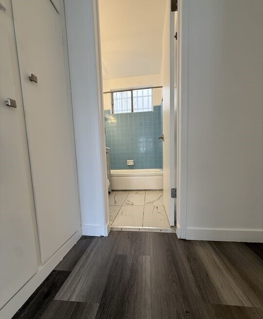 Building Photo - 957 N St Andrews Pl