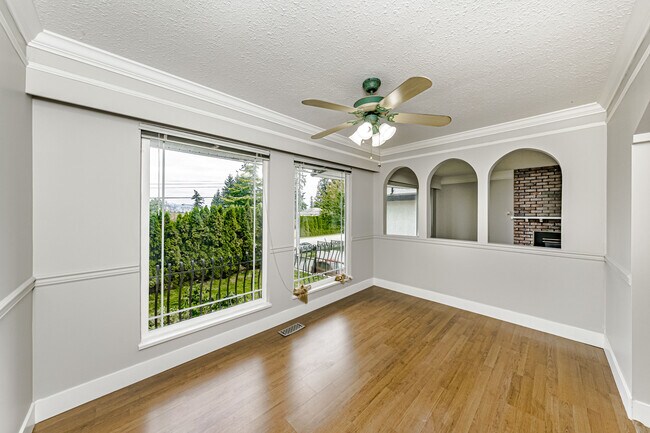 Building Photo - 15398-15328 28 Ave