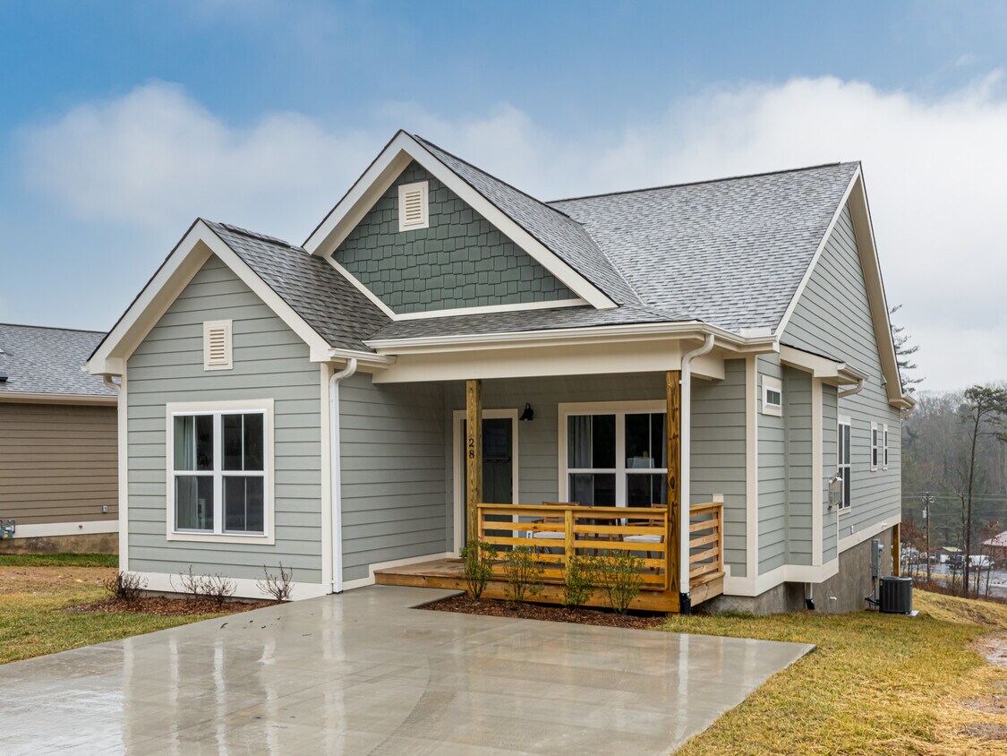 28 Westside Vlg Rd, Fairview, NC 28730 House Rental in Fairview, NC