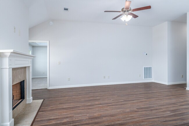 Foto del edificio - 1018 Dawson's Ml Blvd