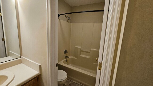 Building Photo - Duplex on Northlake Drive Available Soon!