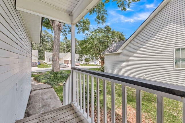Building Photo - Charming 3BR/2.5BA Home with 2-Car Garage & Fenced Yard in Citadel Woods — West Ashley