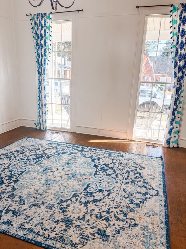 Foto del edificio - 117 E Main St