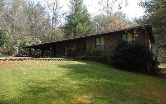 Building Photo - 2741 W US Highway 64