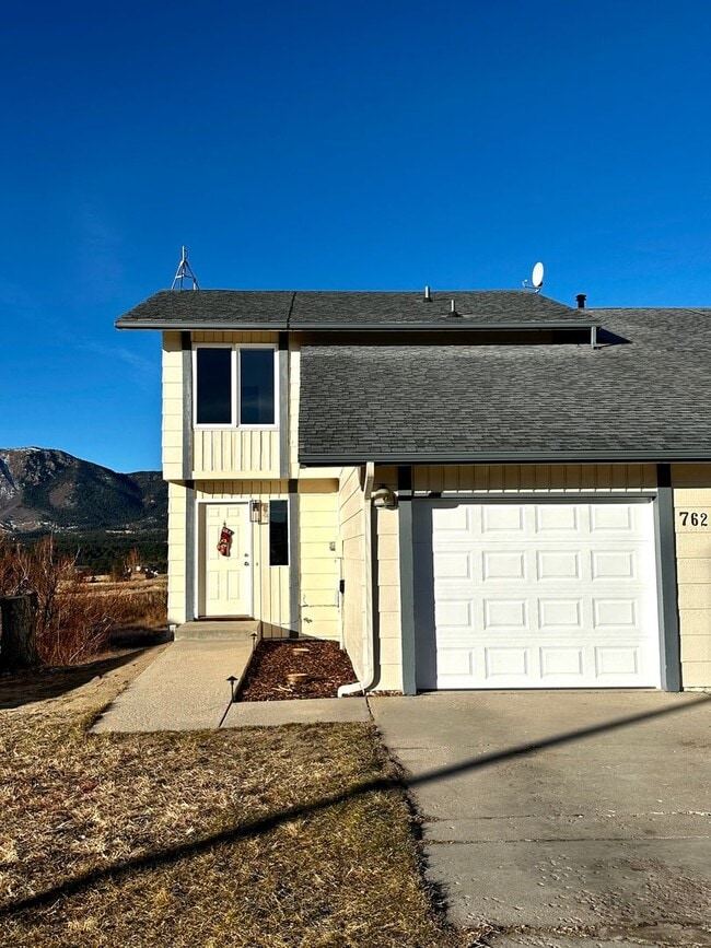 Newly Renovated Home 3 Bed 1 1/2 Bath 1-Car Garage on Century Place! - Newly Renovated Home 3 Bed 1 1/2 Bath 1-Car Garage on Century Place!