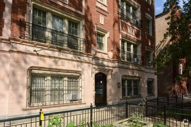 Building Photo - 2536 N Sawyer Ave