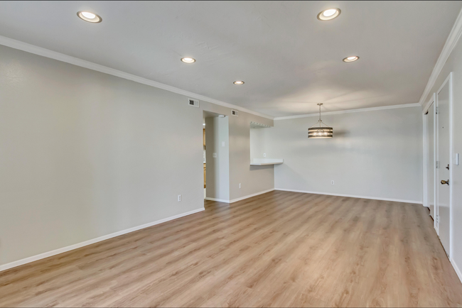 Foto del edificio - Beautiful Remodeled Condo in Great Location!
