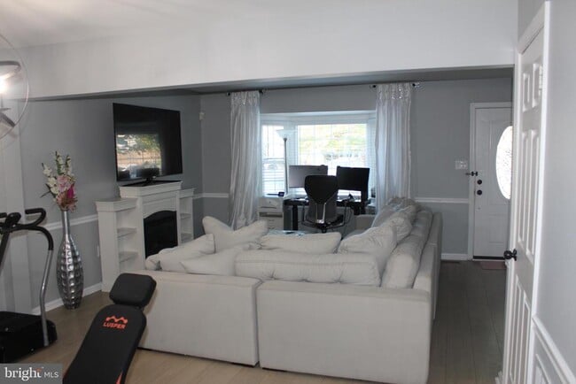 Building Photo - 2851 Bowes Ln