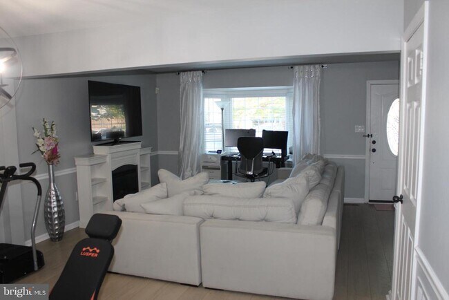 Foto del edificio - 2851 Bowes Ln