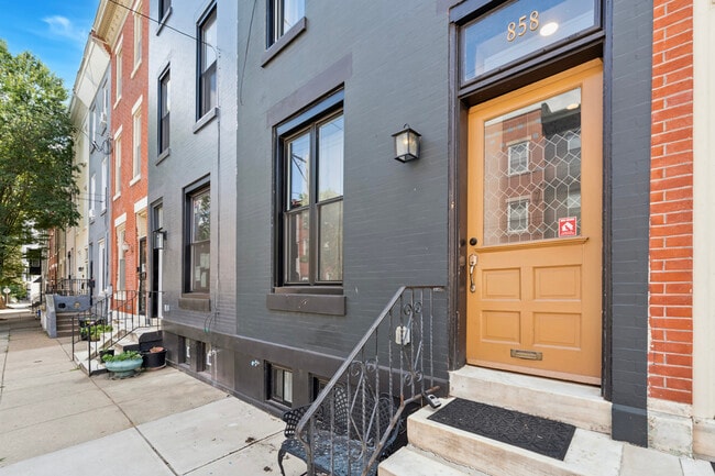 Building Photo - 858 Perkiomen St