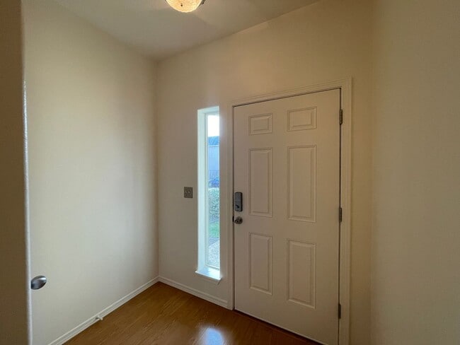 Building Photo - Welcome to your new 3 bed, 2.5 bath home i...