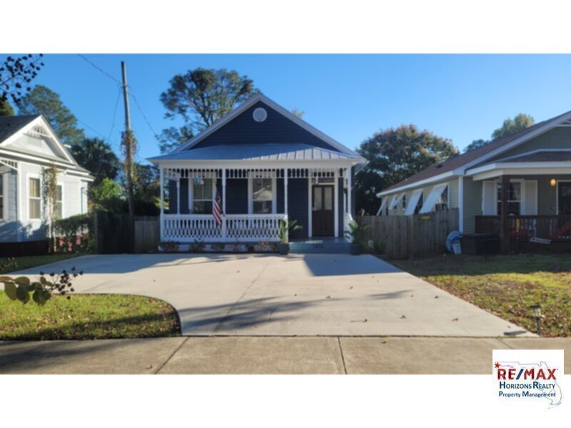 Primary Photo - Fully Furnished Historic East Hill Cottage