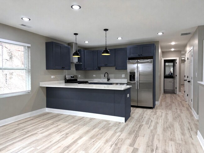 Foto del edificio - 736 N Pine Ave