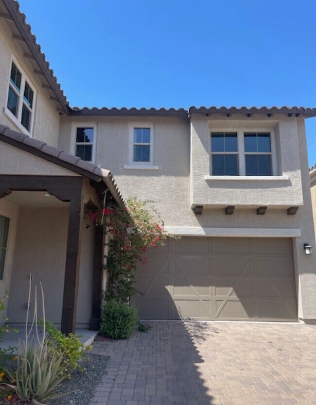 Building Photo - 4 BEDROOM HOME IN GATED VILLAS AT TRELLIS IN PHOENIX