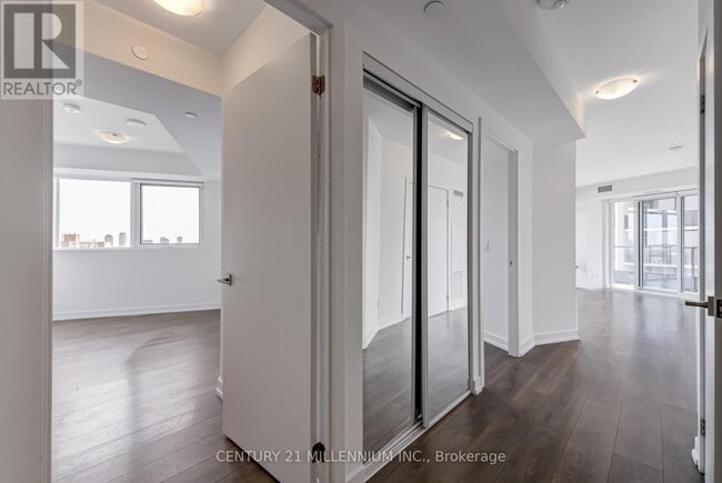 Building Photo - 159 Wellesley St E